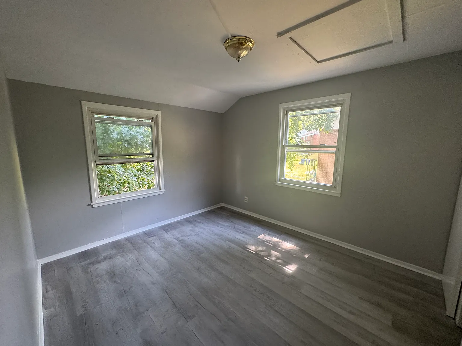 3 bed, 1000 sqft, $1,950 — Photo 2