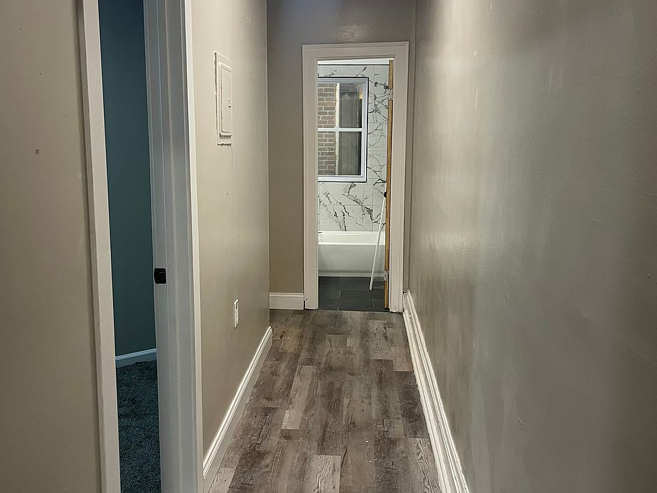 Hallway leading to bedrooms and bathroom