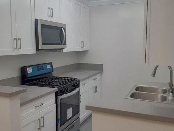 5th image of 1128 12th St Unit 2