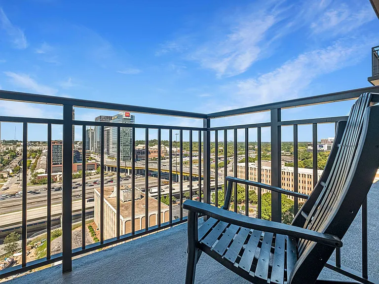 Mira at Midtown Union — Photo 9