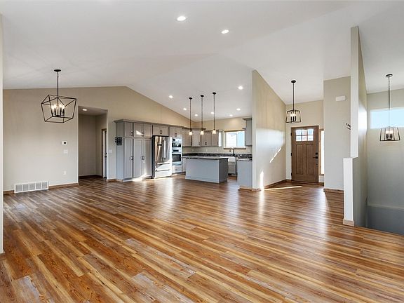 5th image of 7644 White Pine Cir