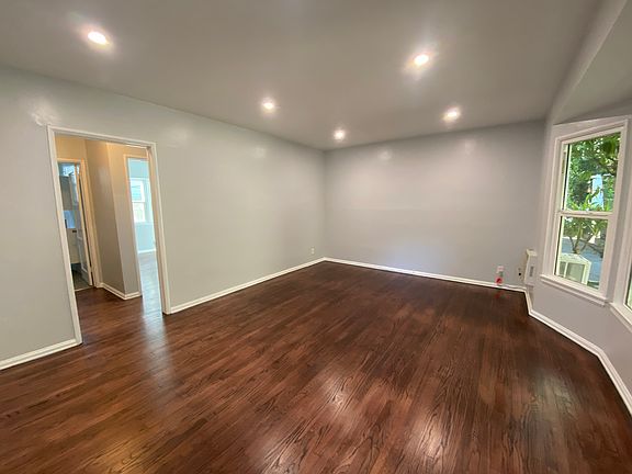 2nd image of 2475 N Beachwood Dr #2