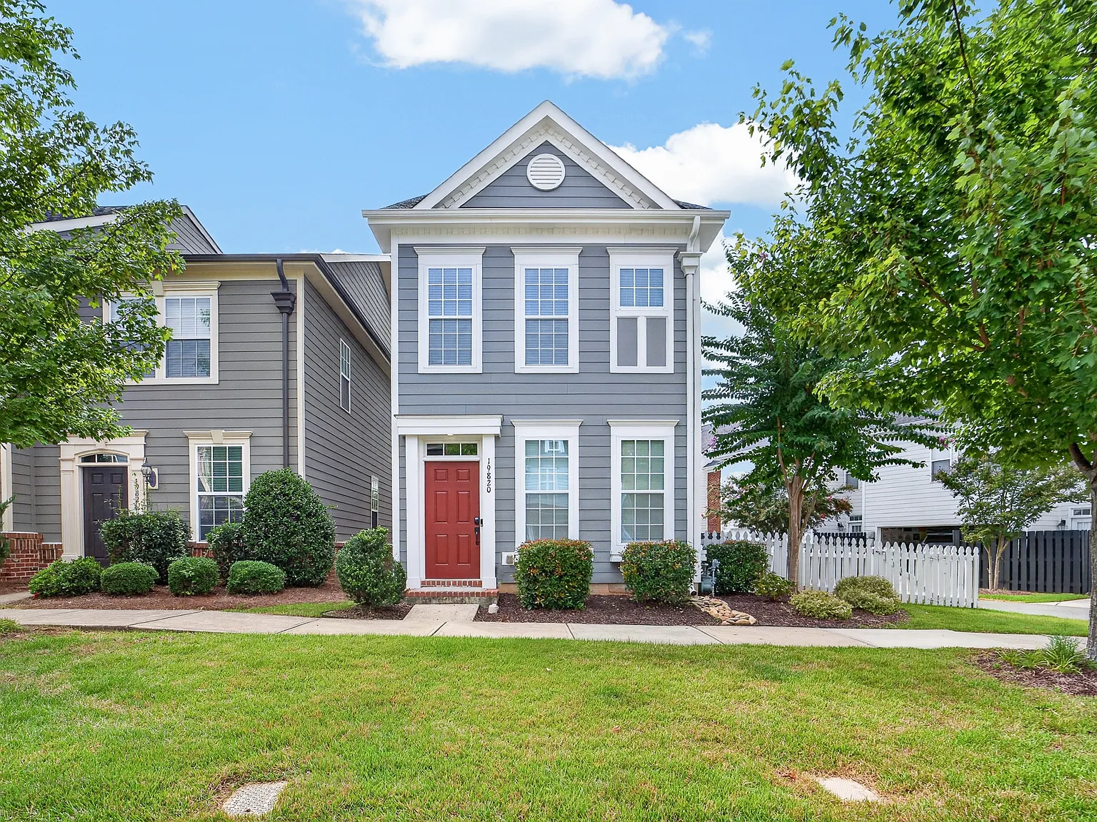2 bed, 2.5 bath, 1133 sqft, $2,300 — Photo 1