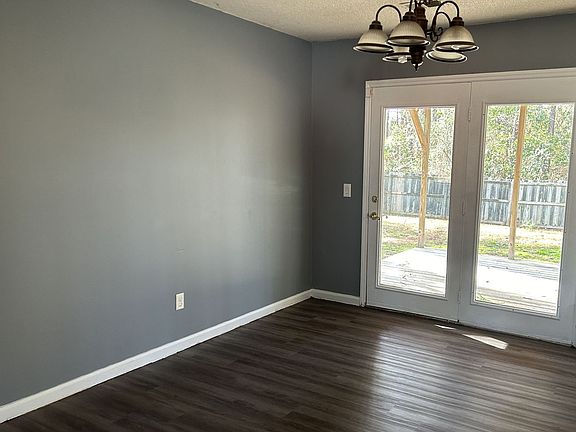 3rd image of 101 Wildwood Ct