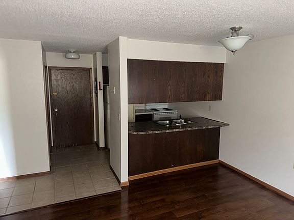 2nd image of 802 & 806 5th St SE #802-5