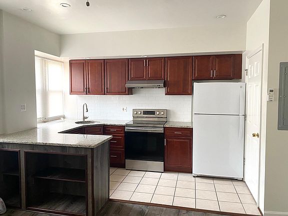 2nd image of 2600 S 9th St Floor 1