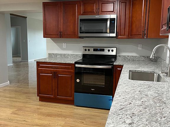 5th image of 137 Sterling Gardens Dr