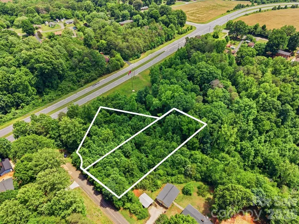 18 Easthaven Dr, Newton, NC 28658