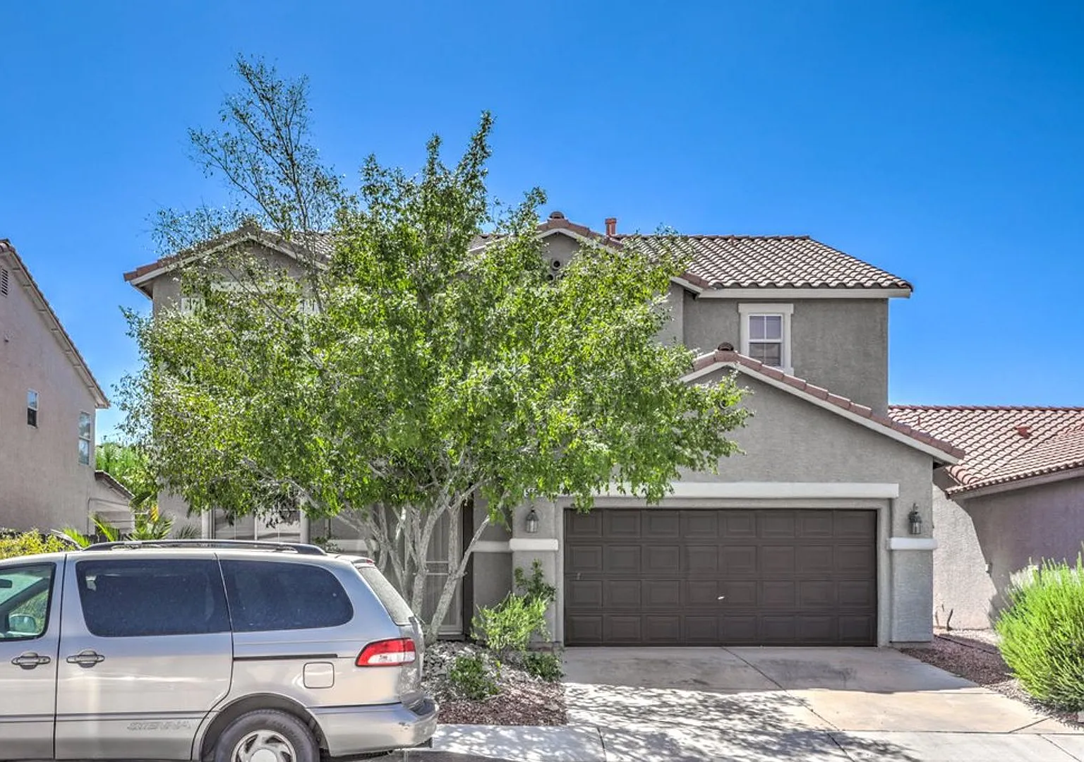 Luxury Pool Home | Furnished or Unfurnished | Prime Southwest Location — Photo 2