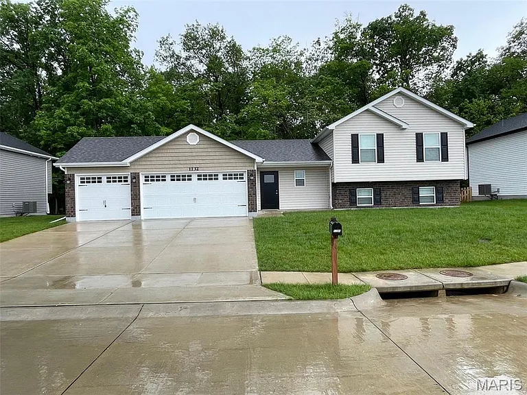 1132 Marathon Dr — Photo 1
