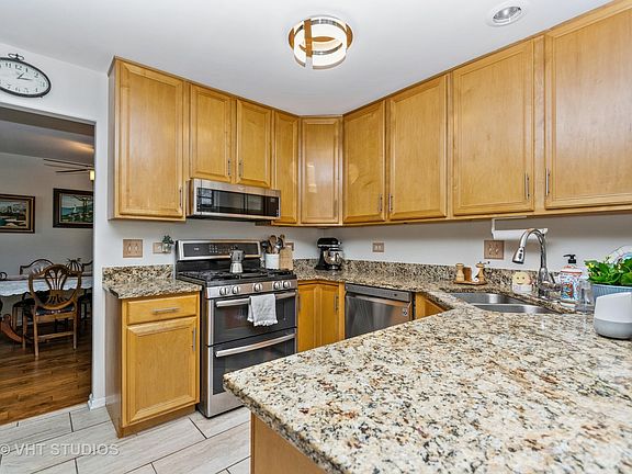 5th image of 18887 S Vanderbilt Dr