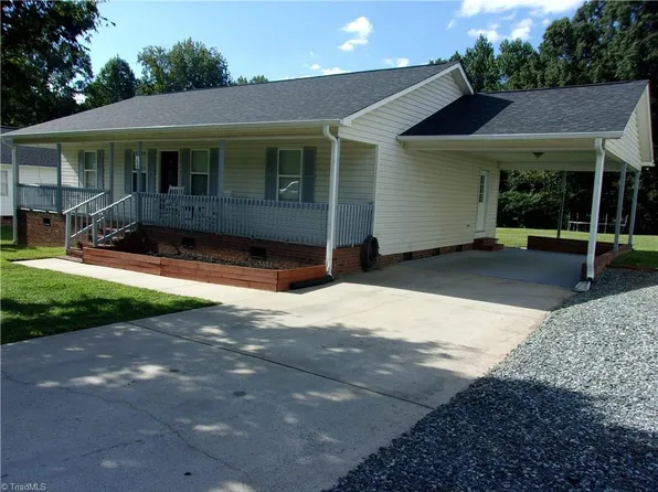 190 Rebecca Dr, Thomasville, NC 27360