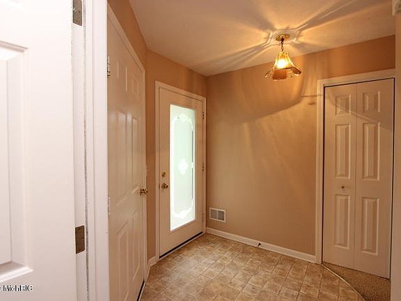 3rd image of 2914 Willow Terrace Ct