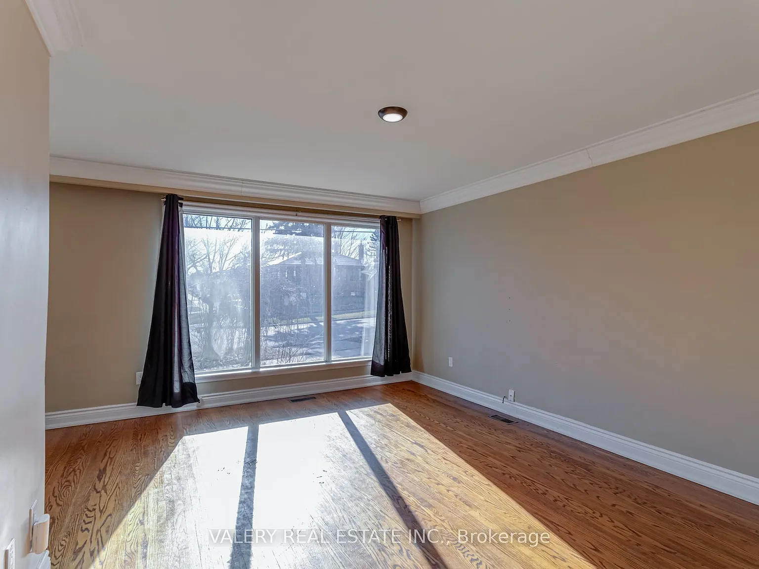 3 bed, $2,600 — Photo 2