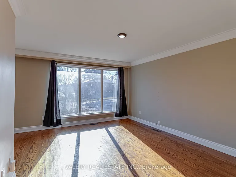 118 Dorcot Ave #MAIN — Photo 2