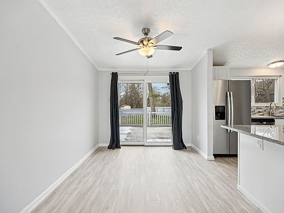 4th image of 6193 Central Park Dr