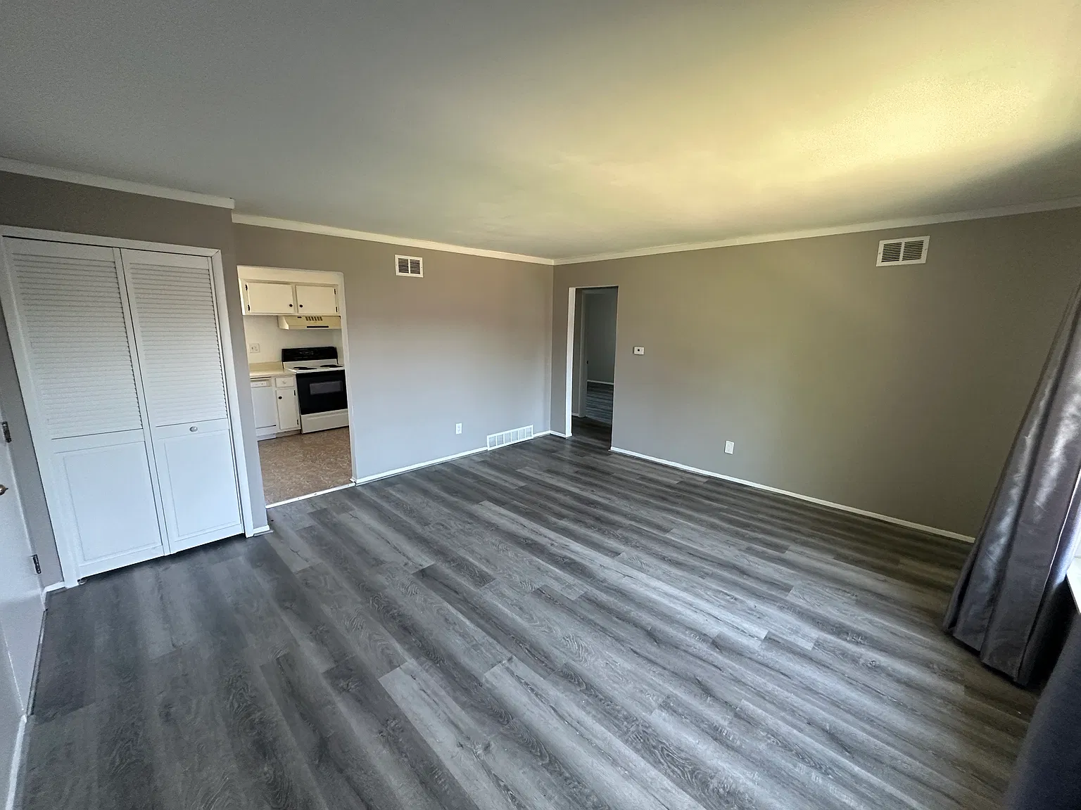 2 bed, 770 sqft, $1,325 — Photo 2