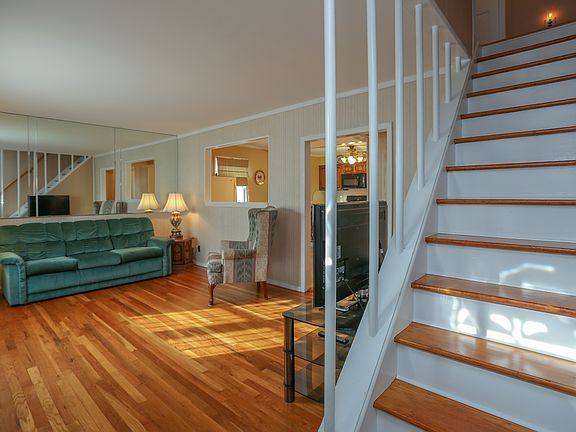 5th image of 29 Pilgrim Ct