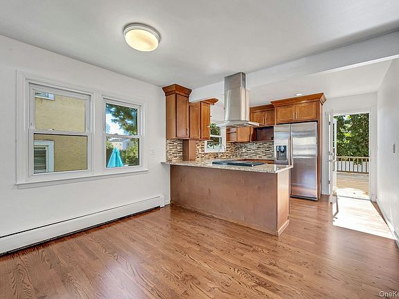 4th image of 105 Bradford St Floor 1