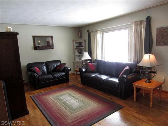3rd image of 270 Pennbrook Trl