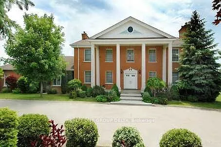 4 bed, $5,900 — Photo 1