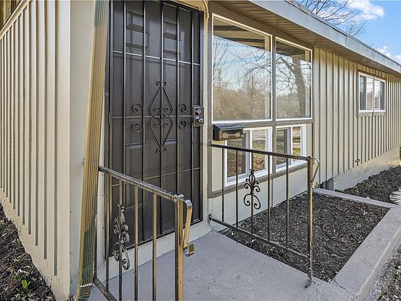 3rd image of 5321 Chestnut Ave