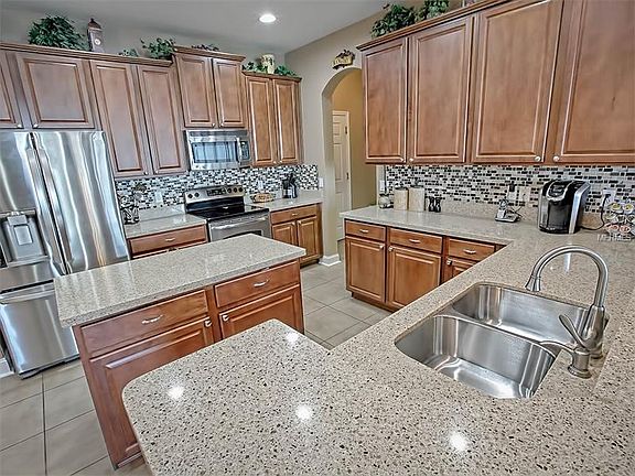 4th image of 573 Blue Cypress Dr