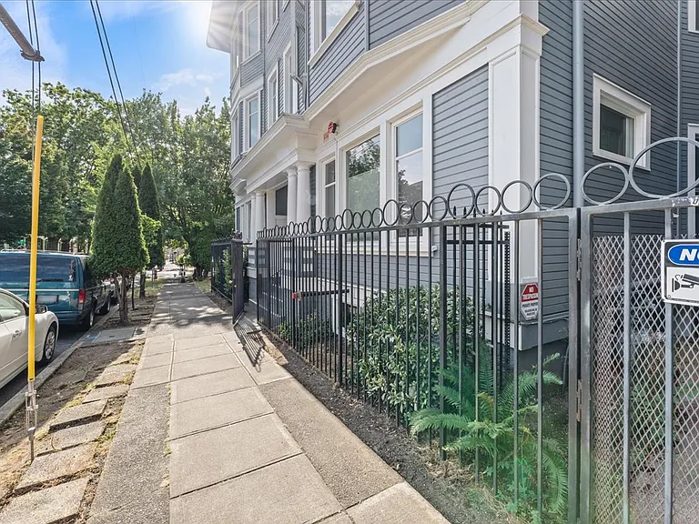 1714 NW Couch St #20 — Photo 23