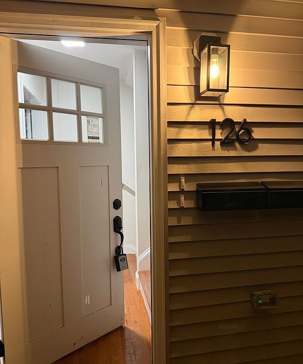 1st image of 126 Lancashire St #2