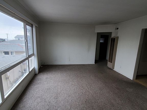 3rd image of 728 Diamond St #728