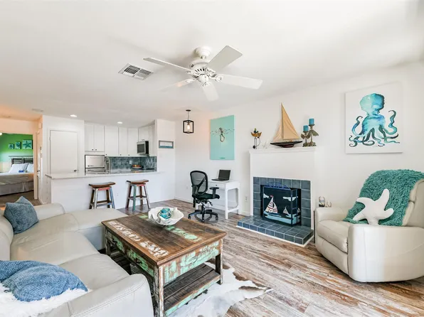 7312 Seawall Blvd APT 209, Galveston, TX 77551