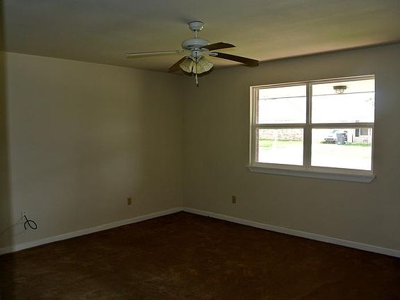 5th image of 7820 Shelly St