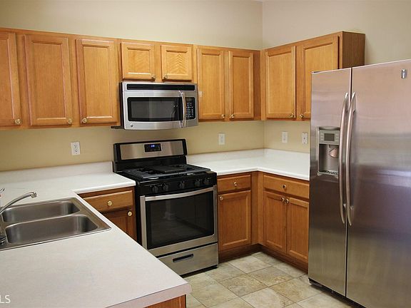 4th image of 2660 Heathrow Dr