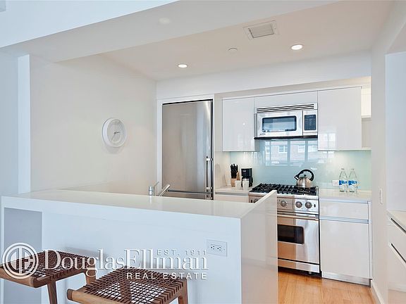 3rd image of 14 W 14th St APT 10A