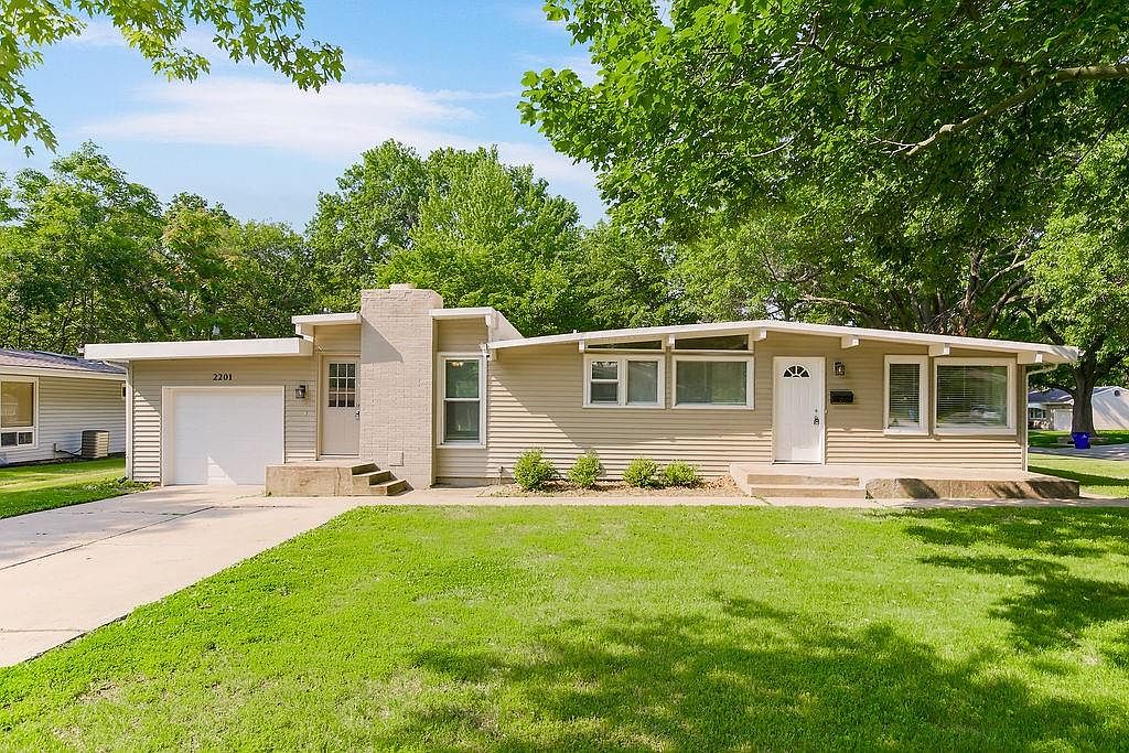 Second  Facts &Features –Shady Lane 2201 NE Shady Lane Dr, Gladstone, MO 64118 | Zillow