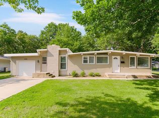 2201 NE Shady Lane Dr, Kansas City, MO 64118