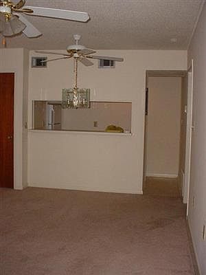 4th image of 407 Marshall Ct NW Unit 2