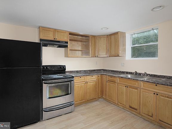 2nd image of 801 E Willard St #1