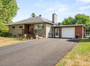 1502 Farnsworth Ave, Ottawa, ON K1H7C3