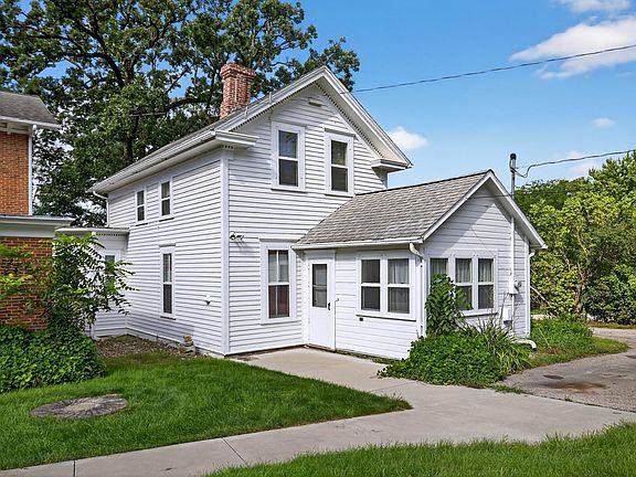 3rd image of 130-132 202 Winona St SE