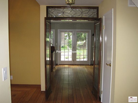 5th image of 1958 Amesbury Ct