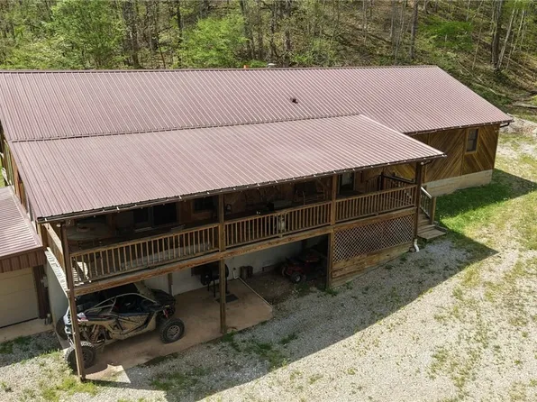 123 Foxtrot Rd, Looneyville, WV 25259