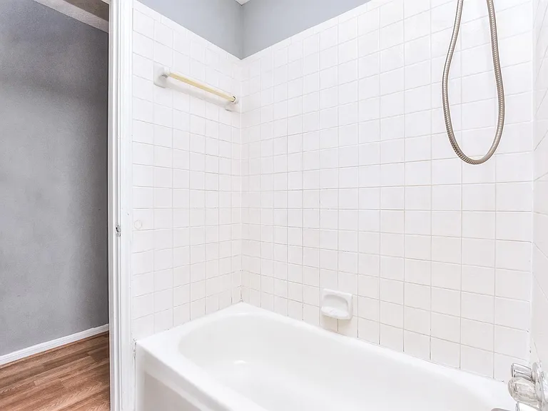 1202 Southwalk St — Photo 25