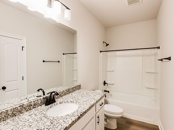4th image of 107 Lynnhaven St