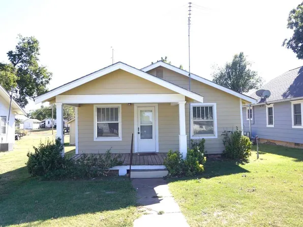 710 Locust St, Perry, OK 73077
