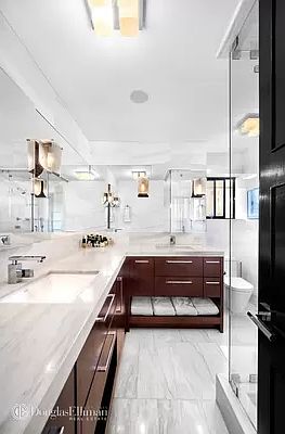5th image of 40 E 80th St APT 19B