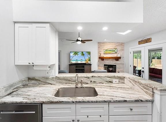 3rd image of 2063 Las Brisas Ct
