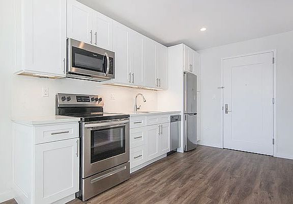 2nd image of 38-11 31st St #2L