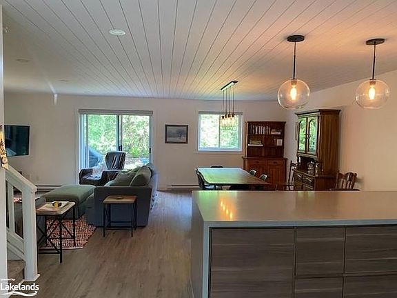 2nd image of 169 Escarpment Cres