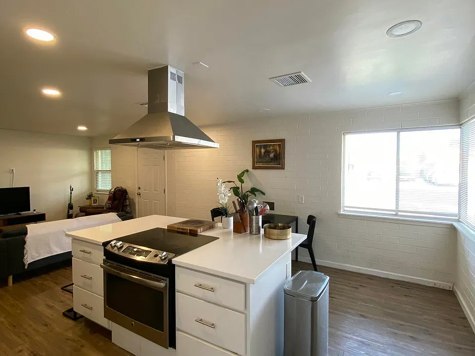 310 N Hosick